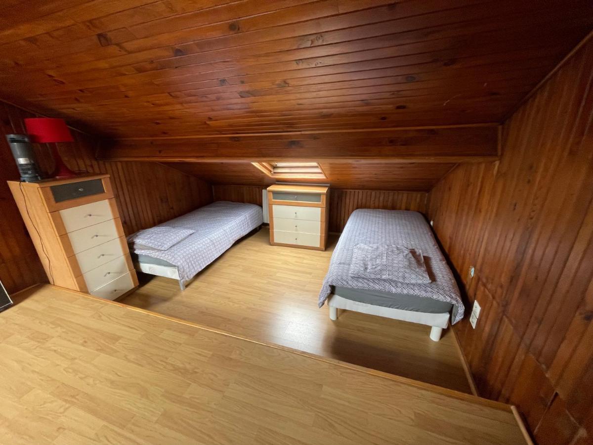 Agreable Appartement Dans Une Maison Сен Дени Екстериор снимка