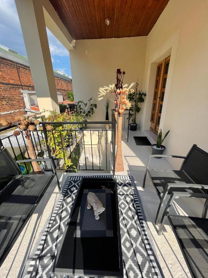 Agreable Appartement Dans Une Maison Сен Дени Екстериор снимка