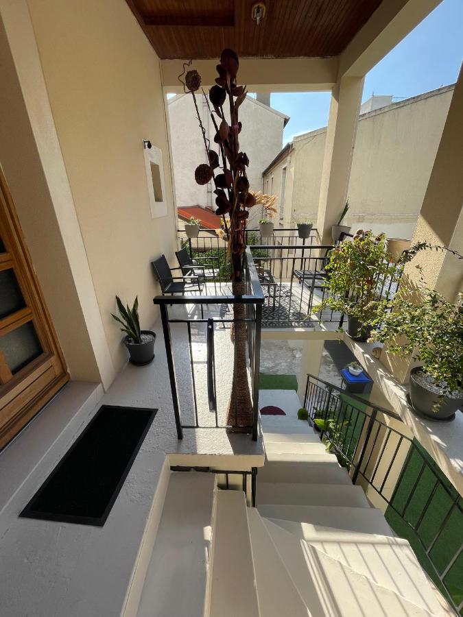 Agreable Appartement Dans Une Maison Сен Дени Екстериор снимка